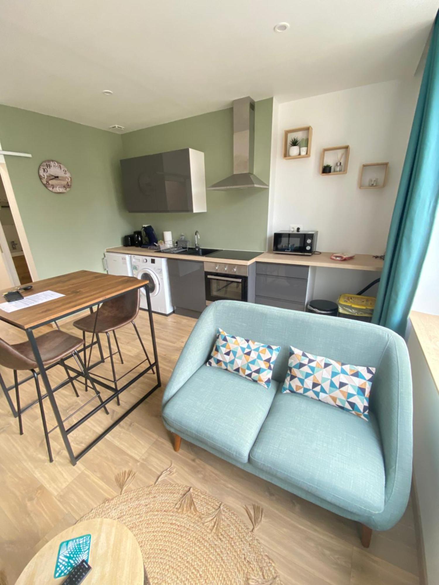 Joli Appartement F2 Plein Centre Кутанс Екстериор снимка