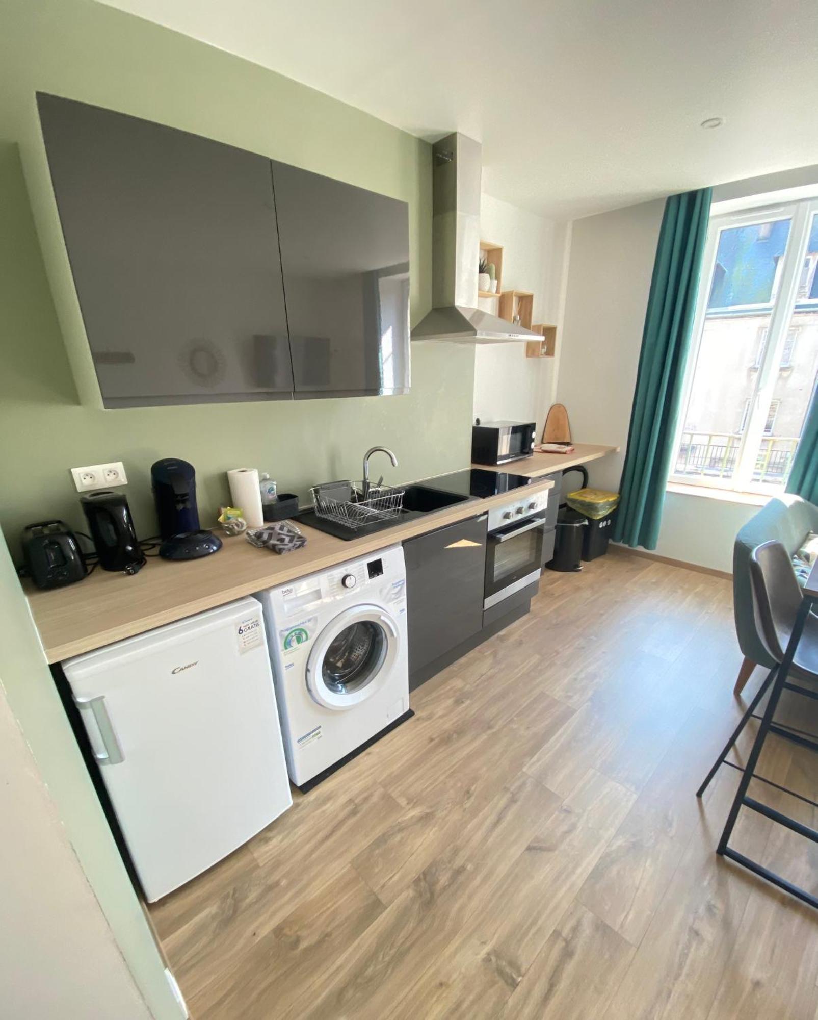 Joli Appartement F2 Plein Centre Кутанс Екстериор снимка